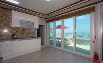 1. Pohang W..