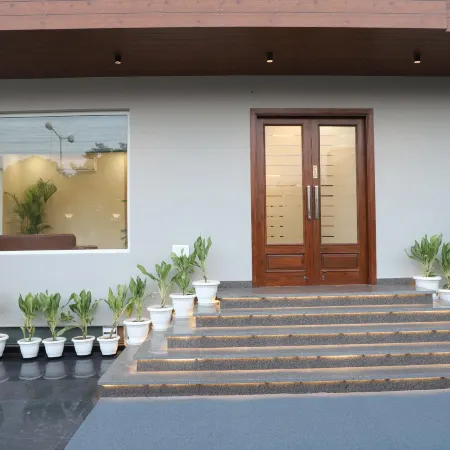 Hotel Gurugram Отели рядом с достопримечательностью «Курорт Аапно Гхар»