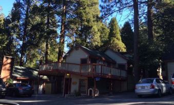Crest Lodge Historic Mountain Inn