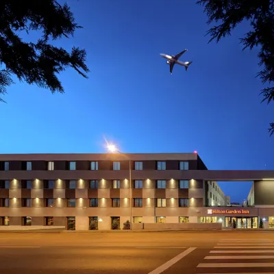 Hilton Garden Inn Bucharest Airport Các khách sạn gần Trung tâm mua sắm Promenada Mall
