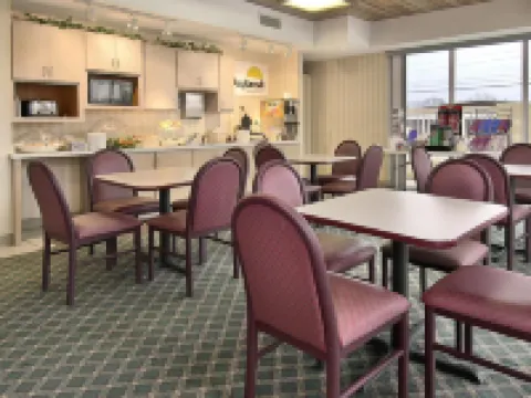 理奇蘭戴斯套房酒店