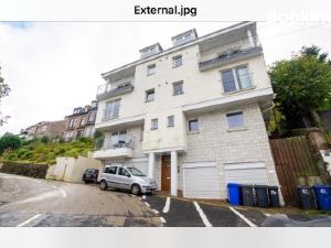 Beautiful 3-Bed Apartment in Gourock