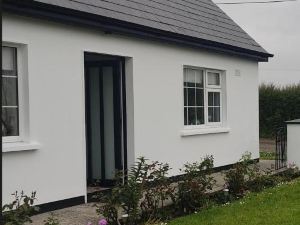 Impeccable 2-Bed Cottage in Rural Setting Listowel