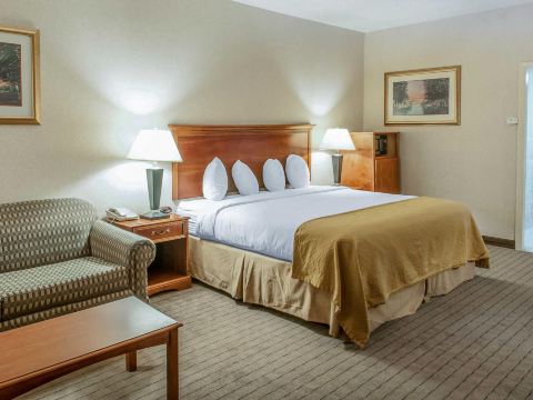 Quality Inn & Suites Grants - I-40