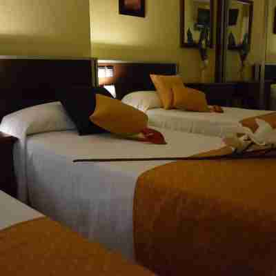 Hotel Complutense Rooms