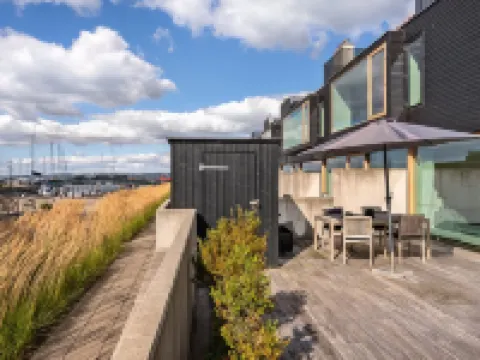 "Heigo" - 25m from the Sea