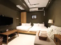 Song Qian Brigade live with sika deer Hotels near Lukang
