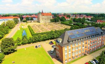 Hotel am Schlosspark - Housity