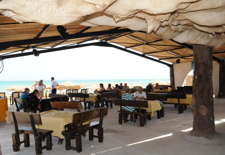 Cedriana HotelOver view