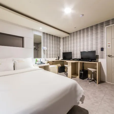 Shine Hotel Отели рядом с достопримечательностью «Публичная библиотека в районе Тобон»