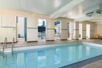 Travelodge by Wyndham Edmonton West - Pools