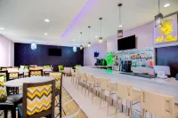 La Quinta Inn & Suites by Wyndham McAllen Convention Center - Quầy bar