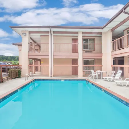 Super 8 by Wyndham Decatur Priceville