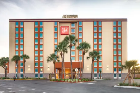 Red Lion Hotel Orlando Lake Buena Vista South Отели рядом с достопримечательностью «Джайв Кидс Уорлд Виллидж»