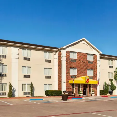 Super 8 by Wyndham Waco University Area