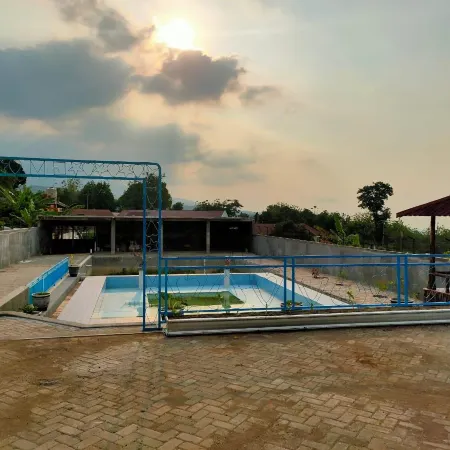 Gadjah Mada Hall Cafe & Penginapan Hostel
