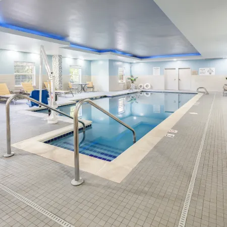Holiday Inn Express & Suites WILLIAMSBURG by IHG
