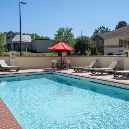 Days Inn & Suites by Wyndham Commerce