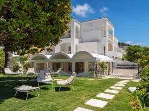 Pazziella Garden & Suites