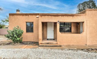 Adobe Albuquerque Home ~ 5 Mi to Old Town! - Housity