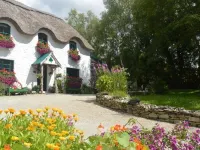 Lissyclearig Thatch Cottage Hotels near Teach Milseáin - House of Sweets