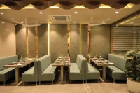 Hotel Rich Comfort Ajmer Отели рядом с достопримечательностью «Кваджа Гариб Навас Дарга Шариф»