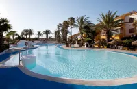 Lovely 2 Bedroom Apartment with Pool