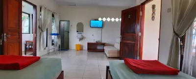 Cemara Tujuh Homestay & Resto Hotel dekat Telaga Menjer