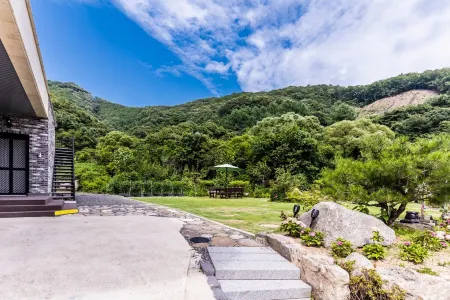 Yangpyeong Dongdong House Pension Отели в г. Янпхён