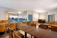 Country Inn & Suites by Radisson Albertville Near Outlet Mall - breakfast