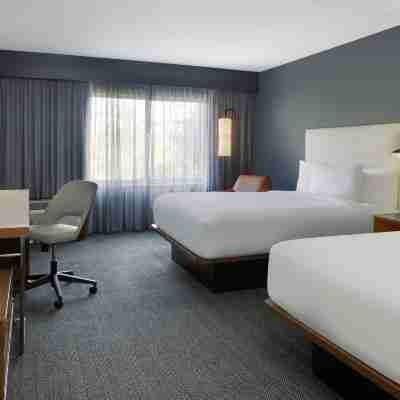Courtyard Edison Woodbridge Rooms