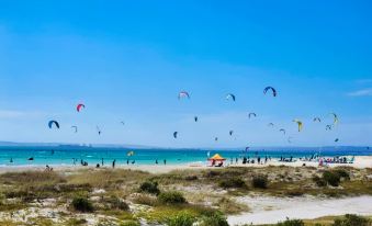 Room in Apartment - Cozy Crner, Home Away from Home, Mere 100m Away from Pristine Beaches