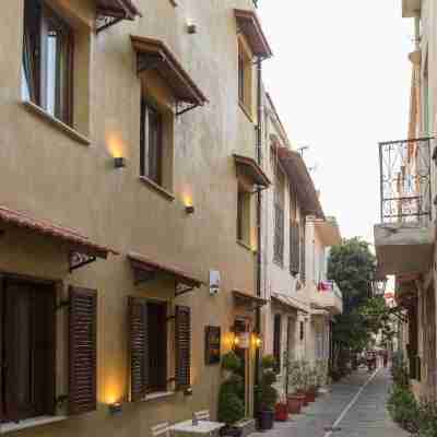 Cressa Suites Hotel Exterior