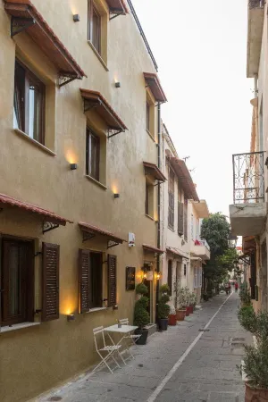 Cressa Suites