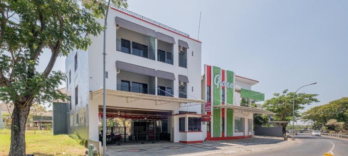 RedDoorz Plus @ Grace Residence Surabaya Hotel di Kecamatan Sambikerep
