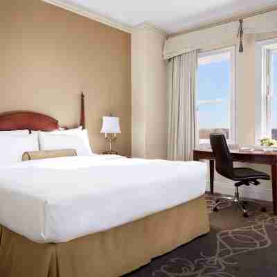 Fairmont Hotel Macdonald Rooms
