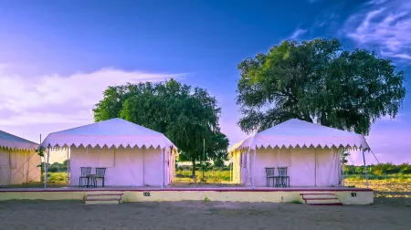 Royal Pavilion Camps Отели в г. Сэм