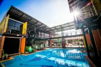 Retro Box Hotel Chumphon - piscina