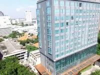 Aria Centra Surabaya Hotel berhampiran Monumen Bambu Runcing
