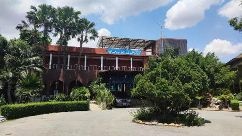 Water Park Hotel Kanchanaburi Hotel di Kanchanaburi