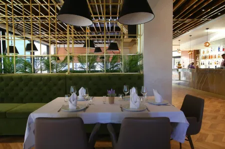 Portik Hotel Отели рядом с достопримечательностью «Берат Касл»