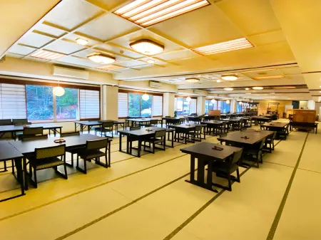 Yubara Kokusai Kanko Hotel Kikunoyu Отели в г. Манива