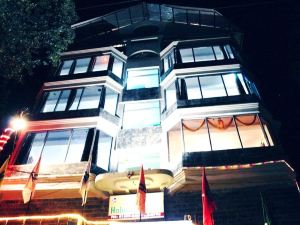 Hotel Holiday Plaza Dalhousie - Near Ghandhi Chowk Mall Road