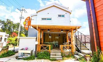 Seoguipo Seolmundae Pension