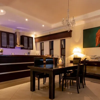 Amery House Hotels near GFI Art Gallery