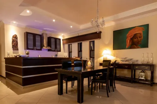 Amery House - familiares