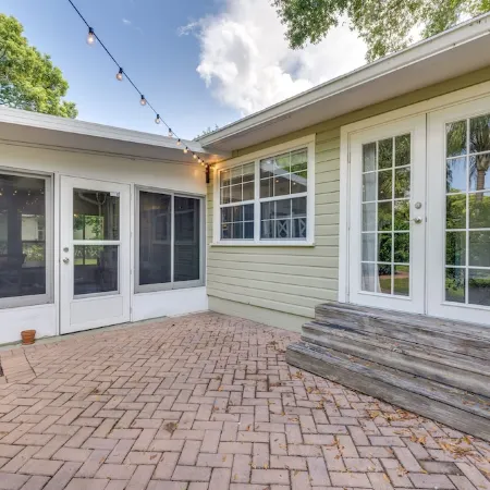 1 Mi to Lake Dora: Cottage w/ Shared Yard & Patio!