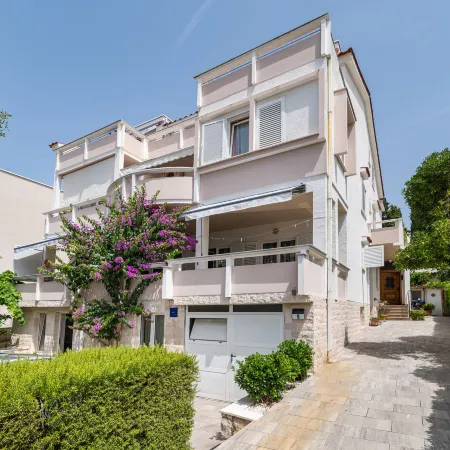 Cozy Apartment Branka with Nice Garden 6