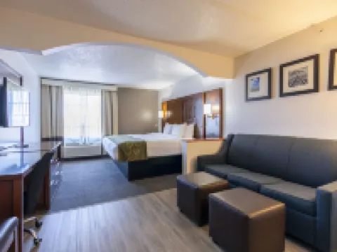 Comfort Suites Hotels in Springfield