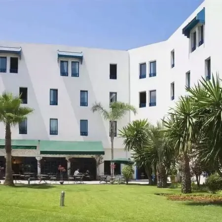 Ibis Casa-Voyageurs Отели рядом с достопримечательностью «Хаммам Зиани»